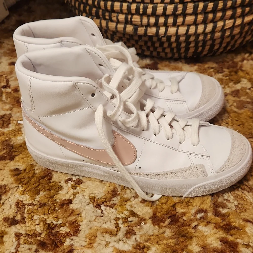 Nike high tops women's size 7.5 - Picture 4 of 4